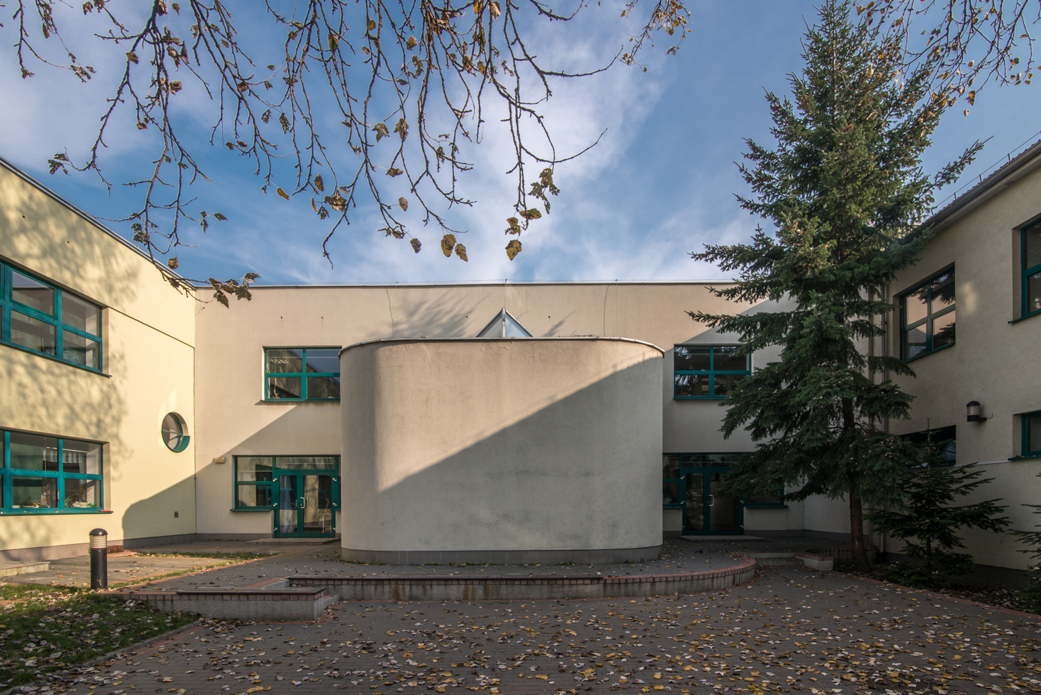 Zdjęcie architektury budynku Szkoła Podstawowa i Gimnazjum Przymierza Rodzin im. Jana Pawła II